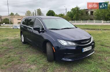 Минивэн Chrysler Pacifica 2016 в Киеве Минивэн Chrysler Pacifica 2016 в Киеве