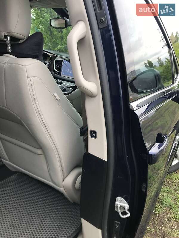 Мінівен Chrysler Pacifica 2016 в Києві