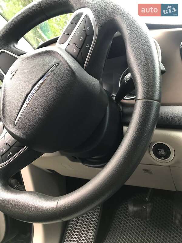Мінівен Chrysler Pacifica 2016 в Києві
