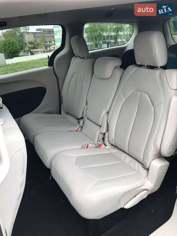 Мінівен Chrysler Pacifica 2016 в Києві