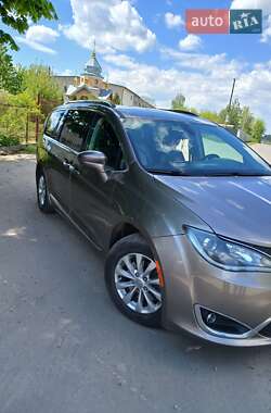 Позашляховик / Кросовер Chrysler Pacifica 2017 в Львові