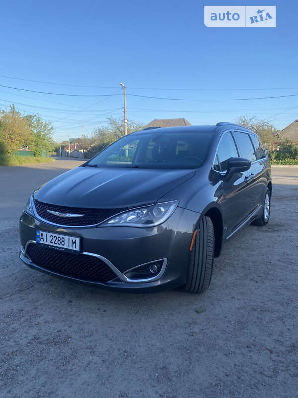 Мінівен Chrysler Pacifica 2017 в Броварах