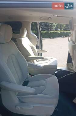 Минивэн Chrysler Pacifica 2018 в 