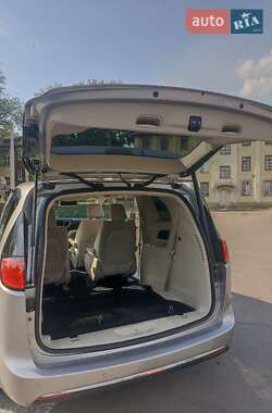 Минивэн Chrysler Pacifica 2018 в 