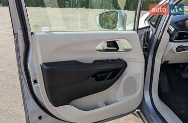 Минивэн Chrysler Pacifica 2018 в 