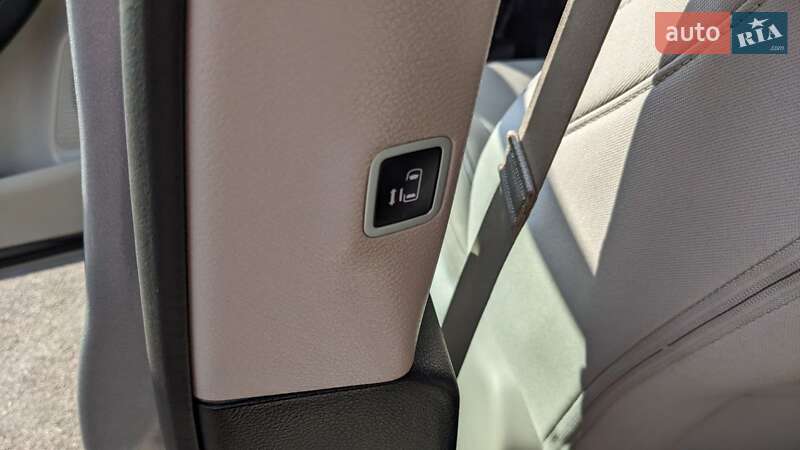 Мінівен Chrysler Pacifica 2018 в Києві