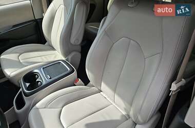 Минивэн Chrysler Pacifica 2021 в Киеве