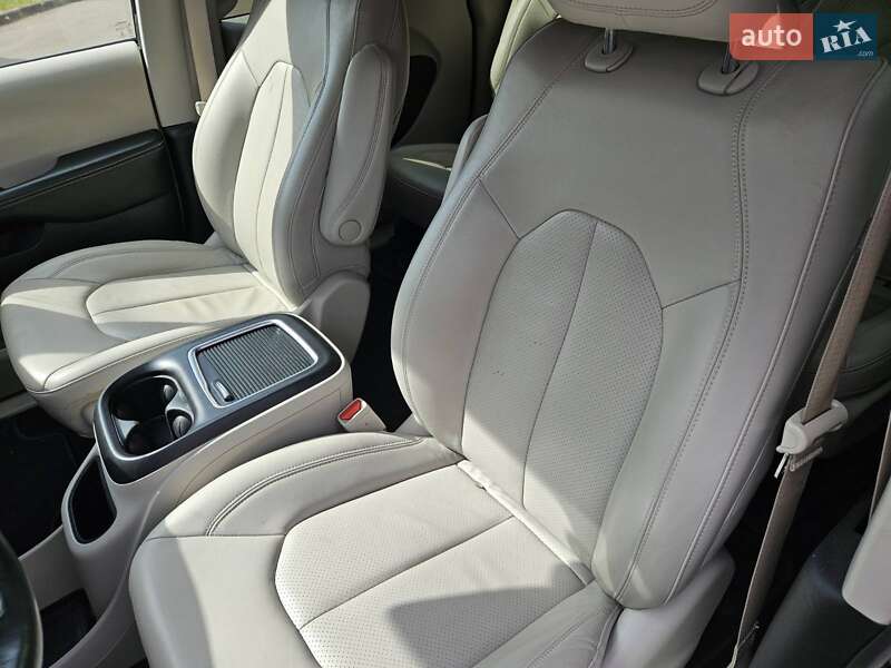 Минивэн Chrysler Pacifica 2021 в Киеве фото 17 Минивэн Chrysler Pacifica 2021 в Киеве