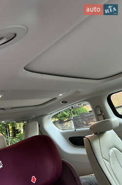 Минивэн Chrysler Pacifica 2021 в 