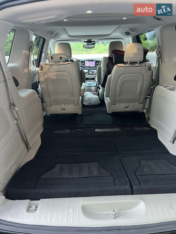 Мінівен Chrysler Pacifica 2021 в Вінниці