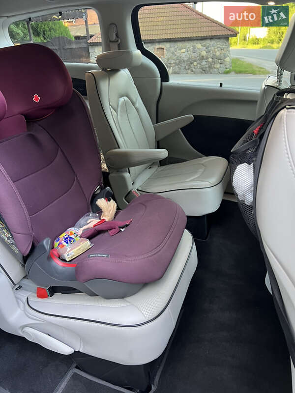 Мінівен Chrysler Pacifica 2021 в Вінниці