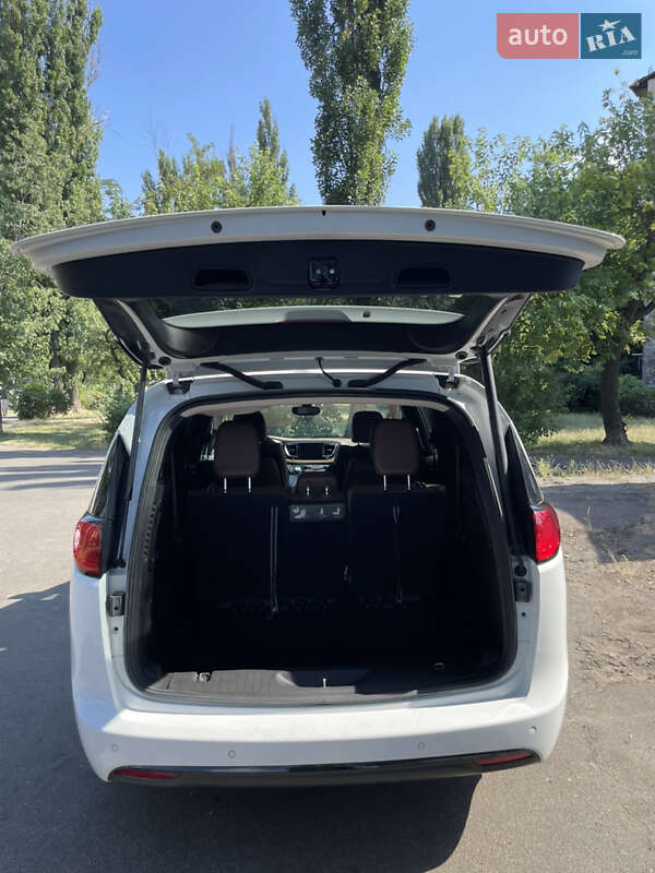 Минивэн Chrysler Pacifica 2018 в Киеве фото 6 Минивэн Chrysler Pacifica 2018 в Киеве