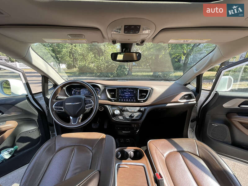 Минивэн Chrysler Pacifica 2018 в Киеве фото 11 Минивэн Chrysler Pacifica 2018 в Киеве
