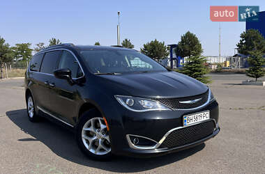 Минивэн Chrysler Pacifica 2017 в 