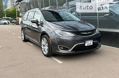 Минивэн Chrysler Pacifica 2017 в Киеве