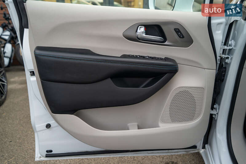 Минивэн Chrysler Pacifica 2021 в Киеве фото 16 Минивэн Chrysler Pacifica 2021 в Киеве