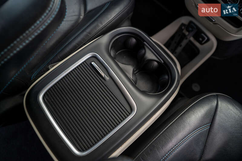 Минивэн Chrysler Pacifica 2021 в Киеве фото 33 Минивэн Chrysler Pacifica 2021 в Киеве