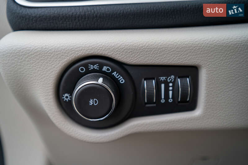 Минивэн Chrysler Pacifica 2021 в Киеве фото 36 Минивэн Chrysler Pacifica 2021 в Киеве