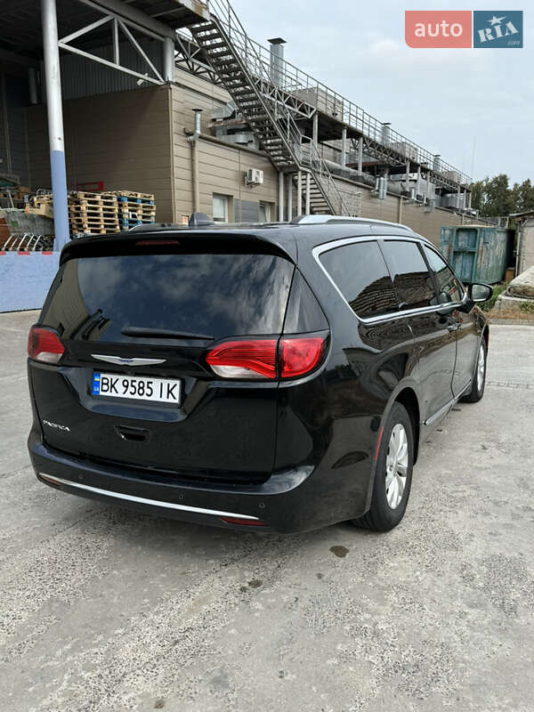 Минивэн Chrysler Pacifica 2019 в Ровно