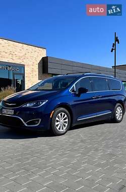 Минивэн Chrysler Pacifica 2018 в Хмельницком