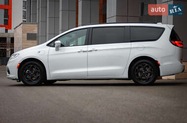 Мінівен Chrysler Pacifica 2020 в Києві