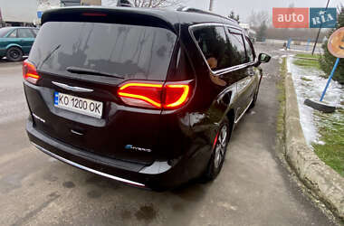 Мінівен Chrysler Pacifica 2020 в 