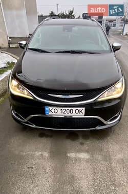 Мінівен Chrysler Pacifica 2020 в 