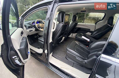Мінівен Chrysler Pacifica 2020 в 
