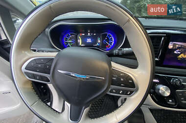 Мінівен Chrysler Pacifica 2020 в 
