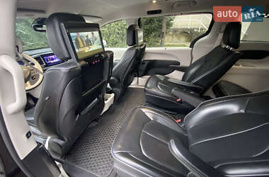 Мінівен Chrysler Pacifica 2020 в 