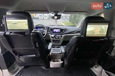 Мінівен Chrysler Pacifica 2020 в 