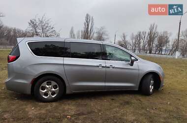 Минивэн Chrysler Pacifica 2018 в 
