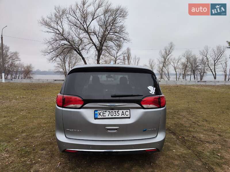 Мінівен Chrysler Pacifica 2018 в Києві