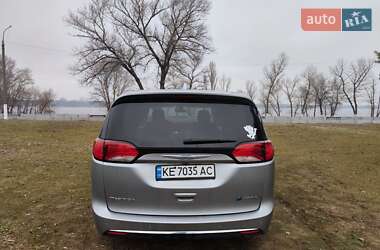Минивэн Chrysler Pacifica 2018 в 