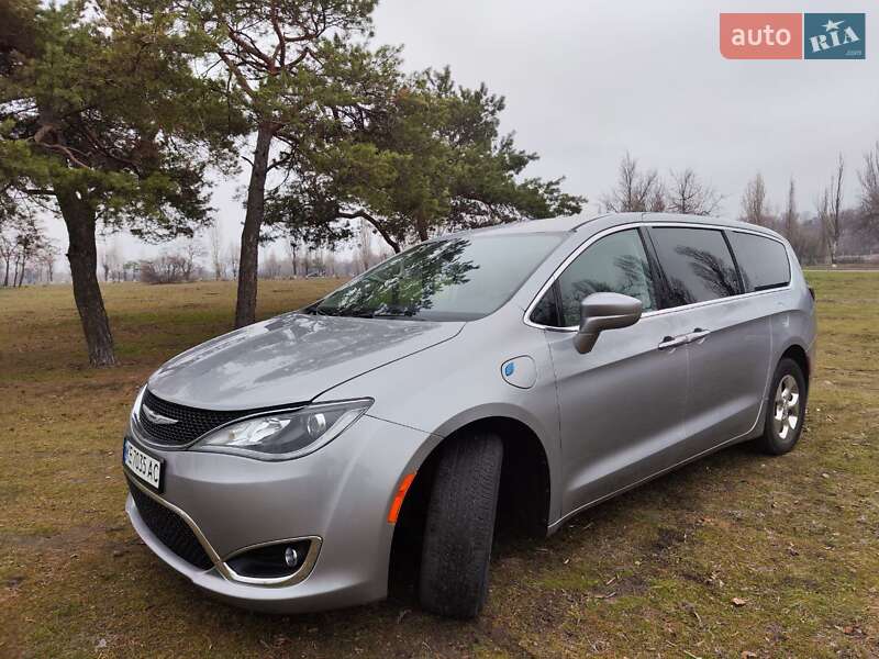 Мінівен Chrysler Pacifica 2018 в Києві