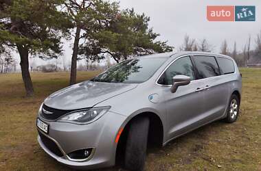 Минивэн Chrysler Pacifica 2018 в 