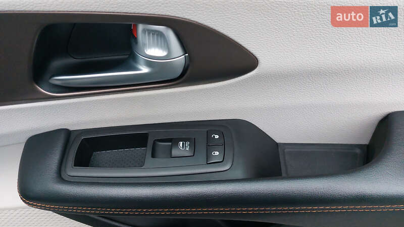 Минивэн Chrysler Pacifica 2016 в Ахтырке