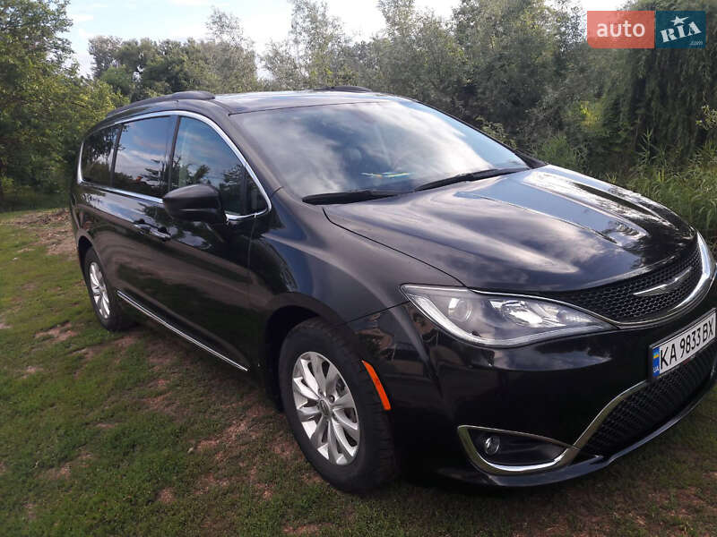 Минивэн Chrysler Pacifica 2016 в Ахтырке