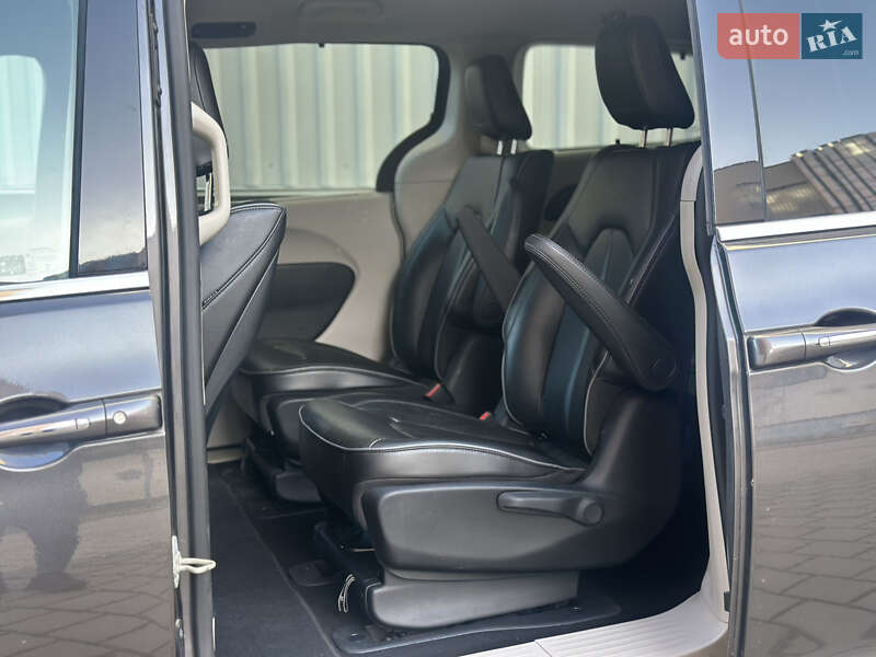 Мінівен Chrysler Pacifica 2018 в Львові