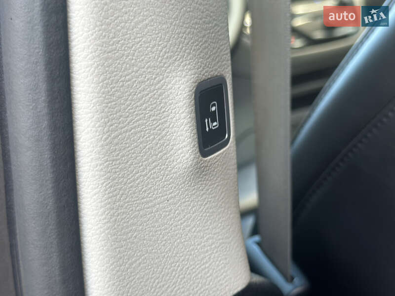 Мінівен Chrysler Pacifica 2018 в Львові
