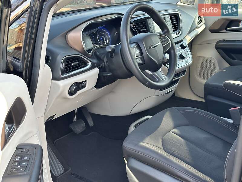 Минивэн Chrysler Pacifica 2016 в Киеве