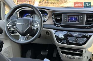 Мінівен Chrysler Pacifica 2016 в Києві