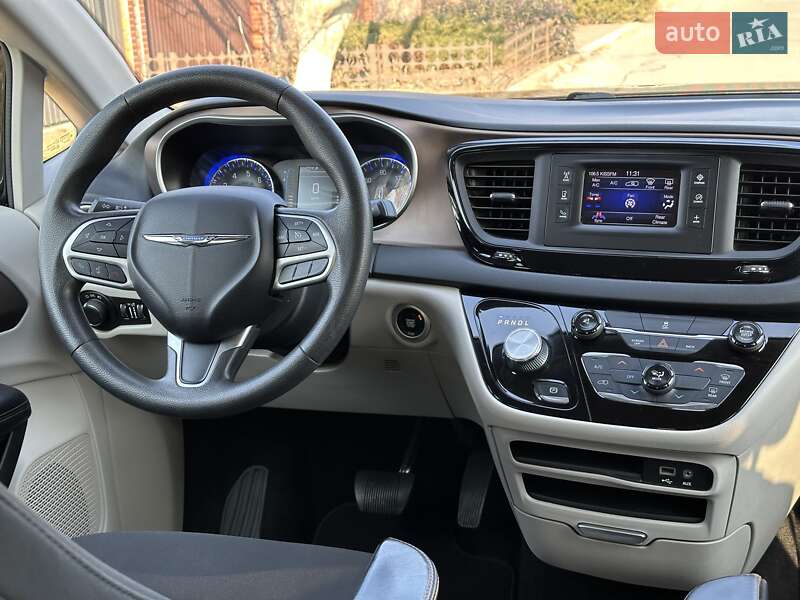 Минивэн Chrysler Pacifica 2016 в Киеве