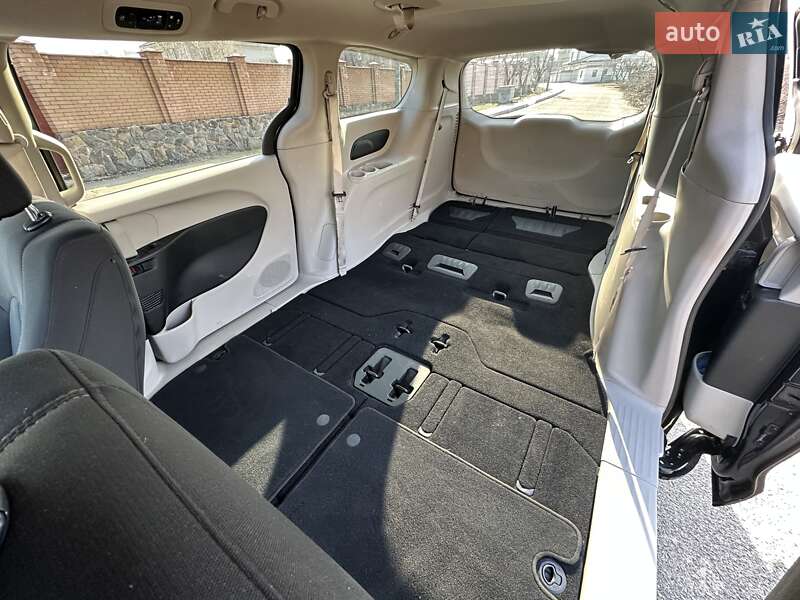 Минивэн Chrysler Pacifica 2016 в Киеве