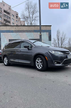 Минивэн Chrysler Pacifica 2018 в Киеве