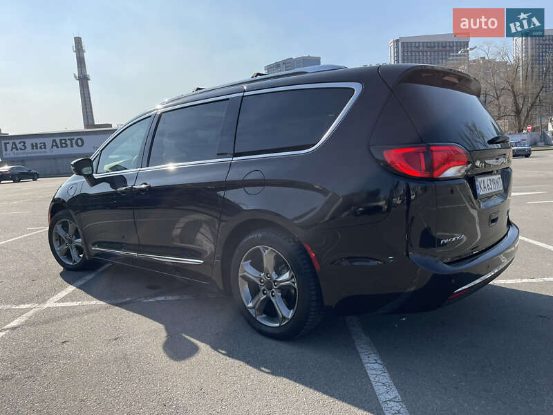 Мінівен Chrysler Pacifica 2018 в Києві