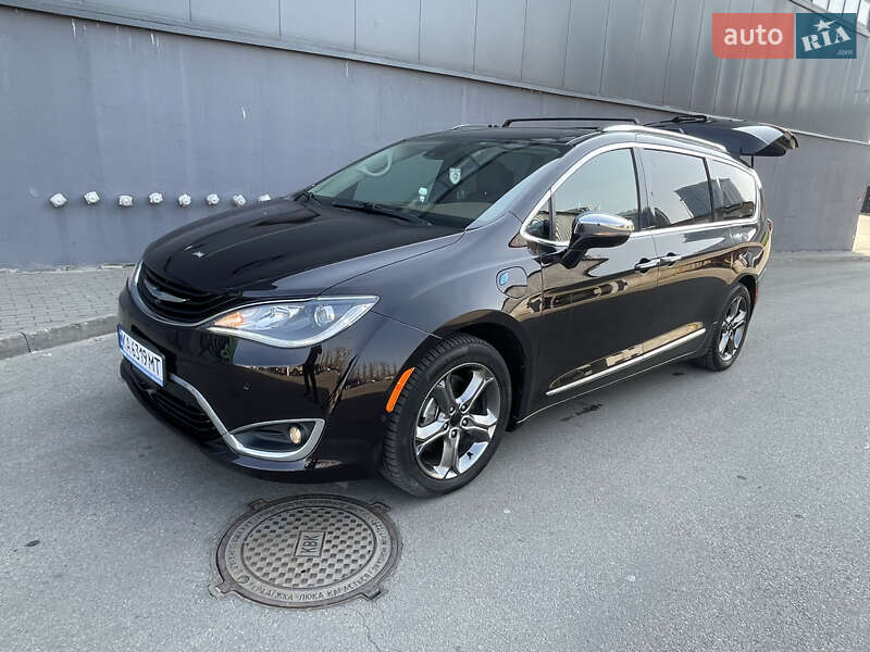 Мінівен Chrysler Pacifica 2018 в Києві