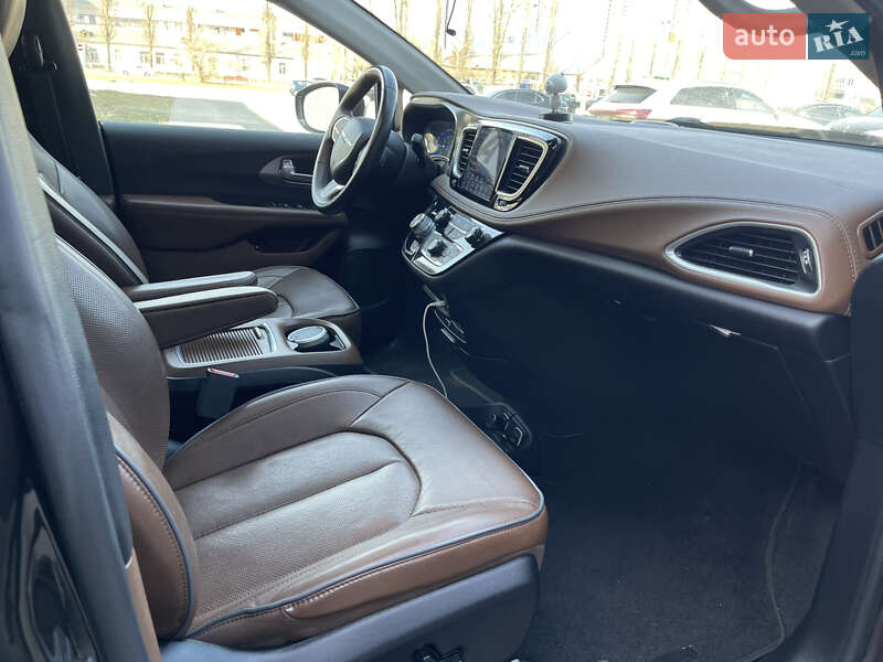 Мінівен Chrysler Pacifica 2018 в Києві