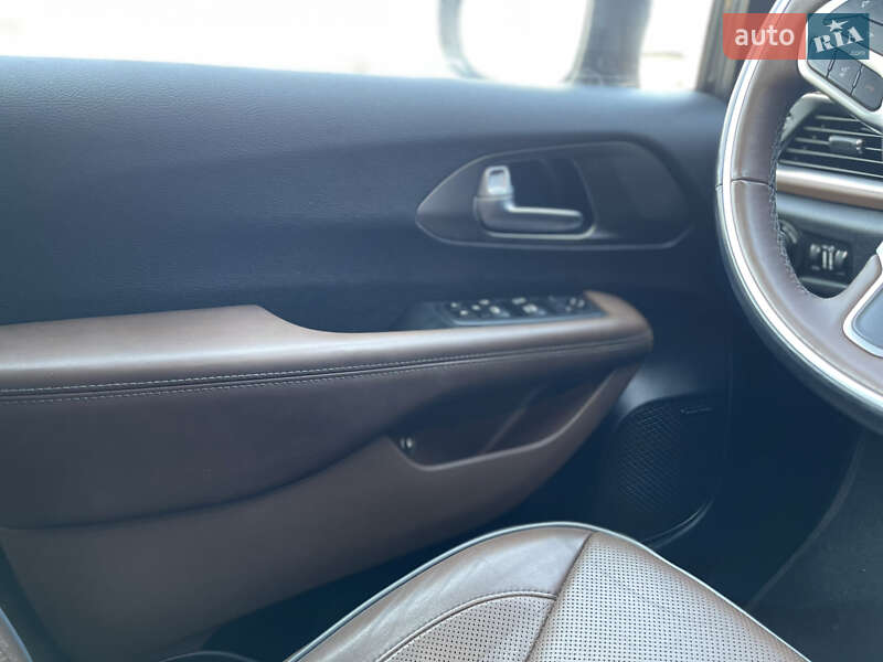 Мінівен Chrysler Pacifica 2018 в Києві