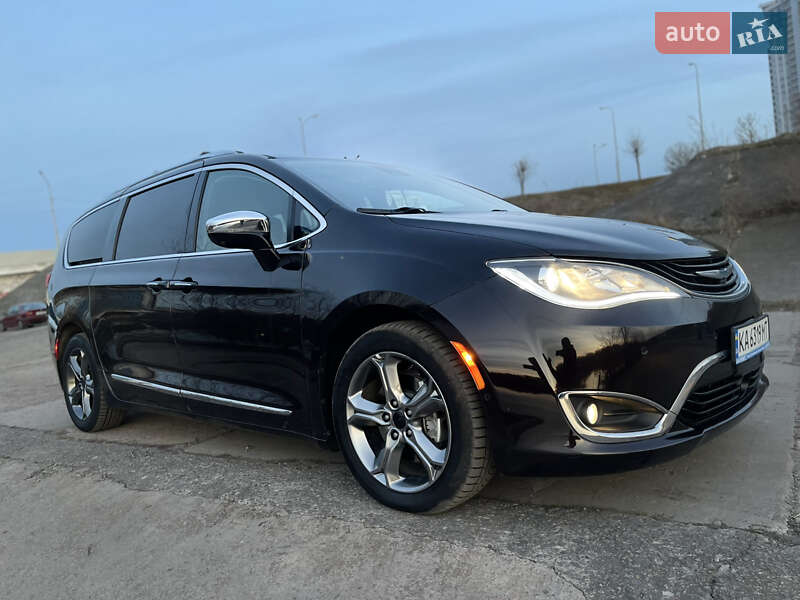 Мінівен Chrysler Pacifica 2018 в Києві